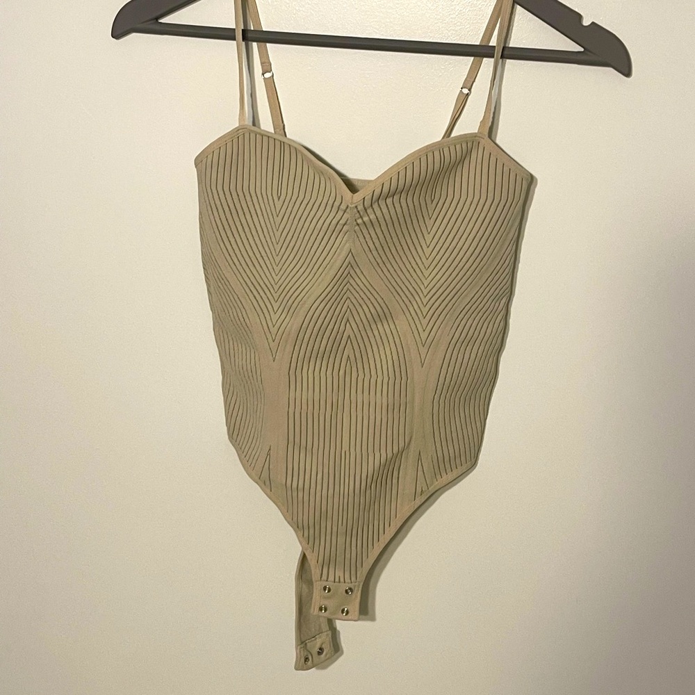 Basic Tank - Picture 1 of 2